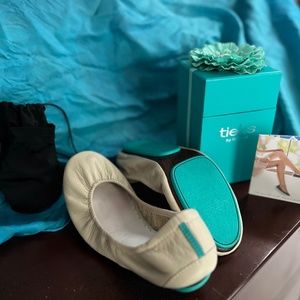 Tieks ballet flats with box and bag - Cream Size 5